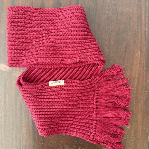 Taylor Swift NIB | All Too Well Lurex Red Sparkly Scarf from Red album - Picture 1 of 7